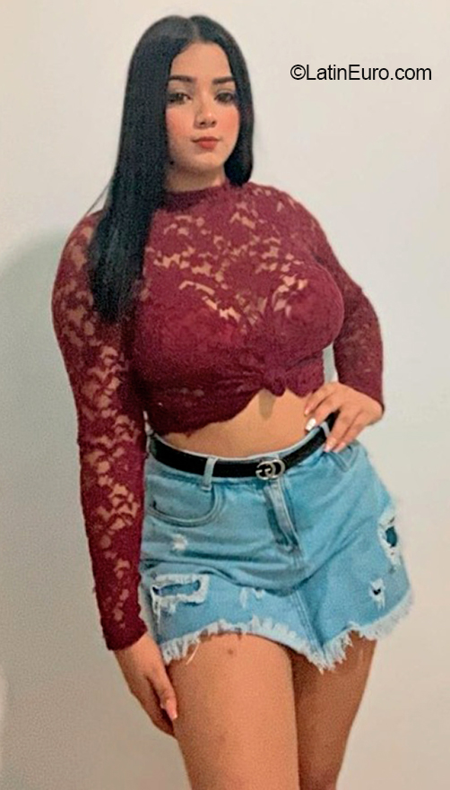 Date this sensual Colombia girl Paola from Barranquilla CO31967