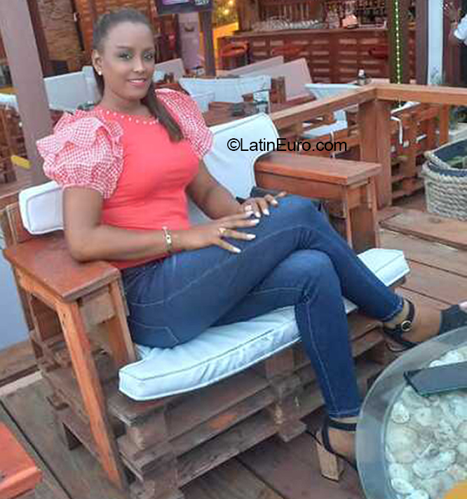 Date this attractive Dominican Republic girl Samanta from Puerto Plata DO40988