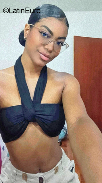 Date this attractive Colombia girl Bella from Cali CO31981