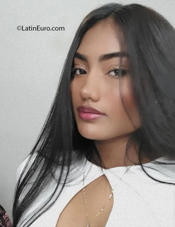 Date this athletic Colombia girl Manuela from Monteria CO32012