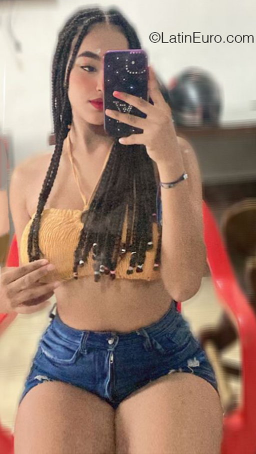 Date this funny Colombia girl Stefania from Barranquilla CO32061