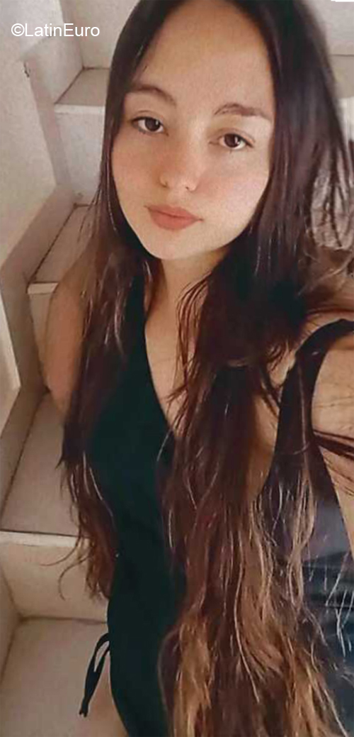 Date this pretty Argentina girl Florencia from Buenos Aires AR895