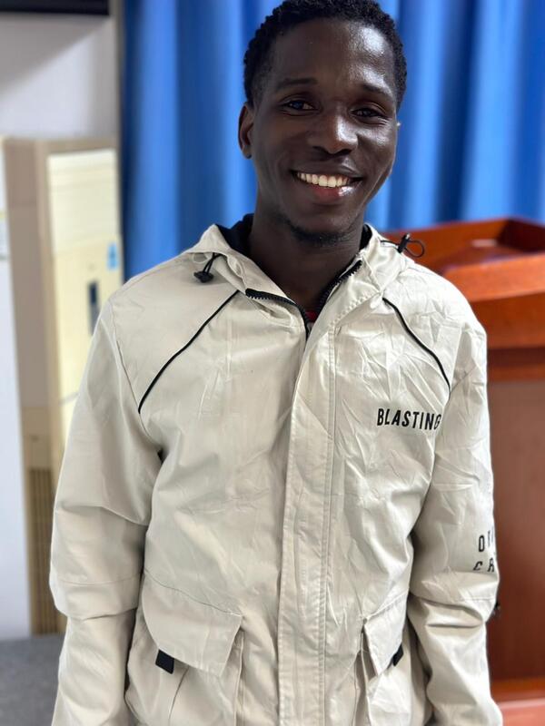 Date this georgeous Angola man Eduardo from Luanda AO102