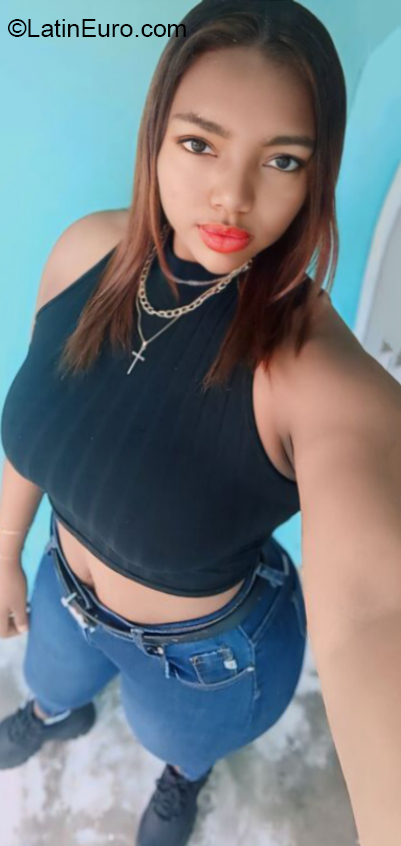 Date this charming Dominican Republic girl Rosi from Santo Domingo Este DO41124