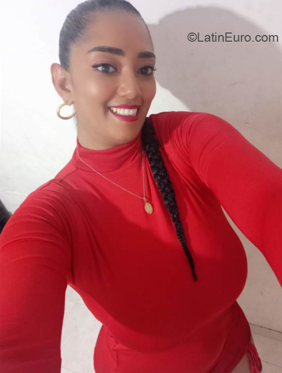 Date this young Colombia girl Yohanna from Cali CO33315