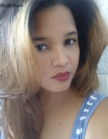 Date this funny Dominican Republic girl Purple wings from Santo Domingo DO41143