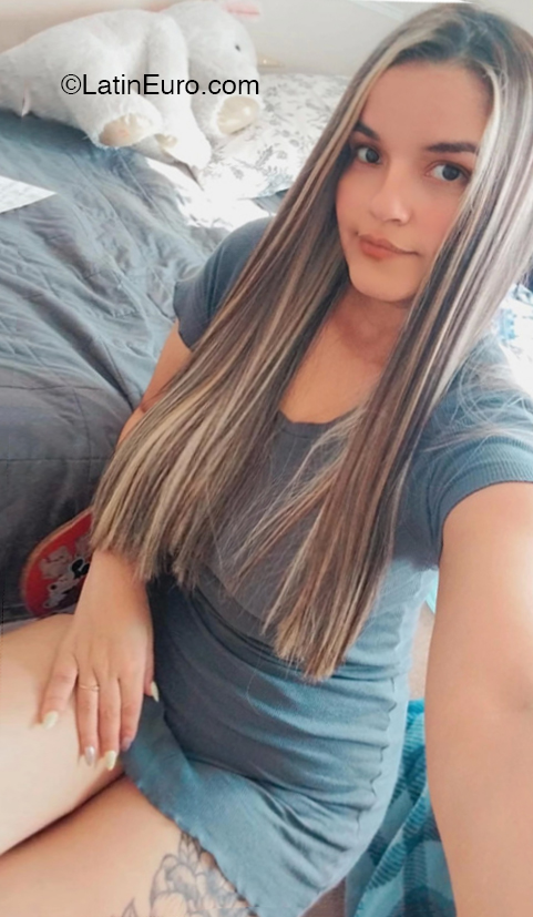 Date this georgeous Venezuela girl Nicole from Maracaibo VE4293