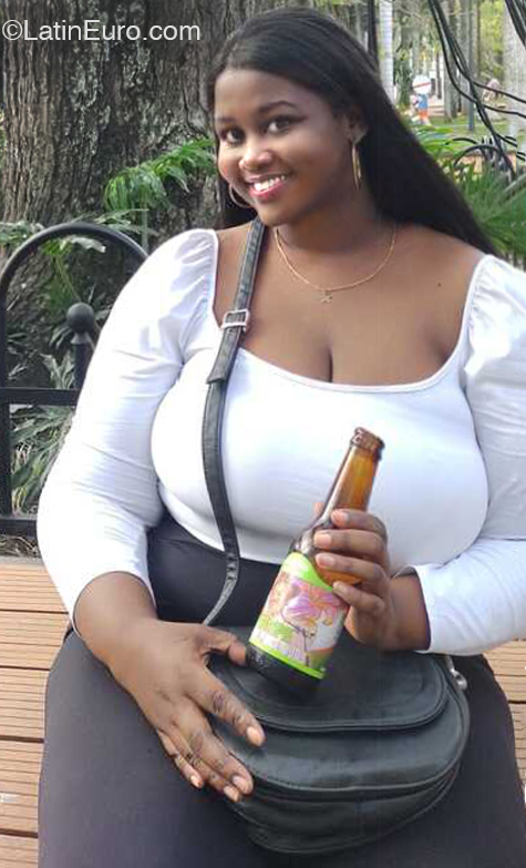 Date this charming Colombia girl Danna from Cali CO32130