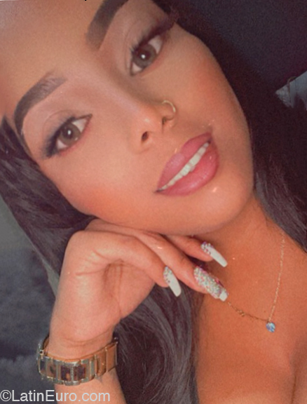 Date this voluptuous Dominican Republic girl Julia from Santo Domingo DO41149