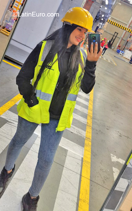 Date this foxy Colombia girl Angie from Medellin CO32173