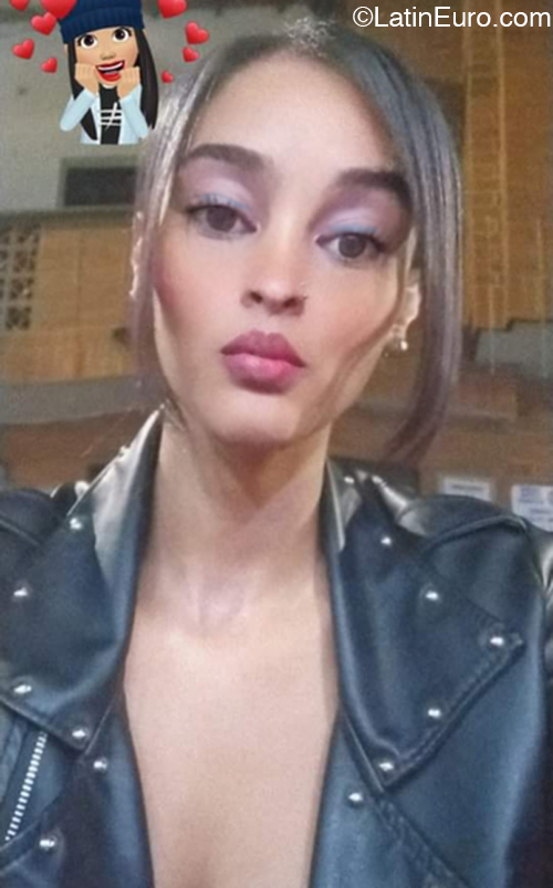 Date this tall Colombia girl Kiki from Medellin CO32176