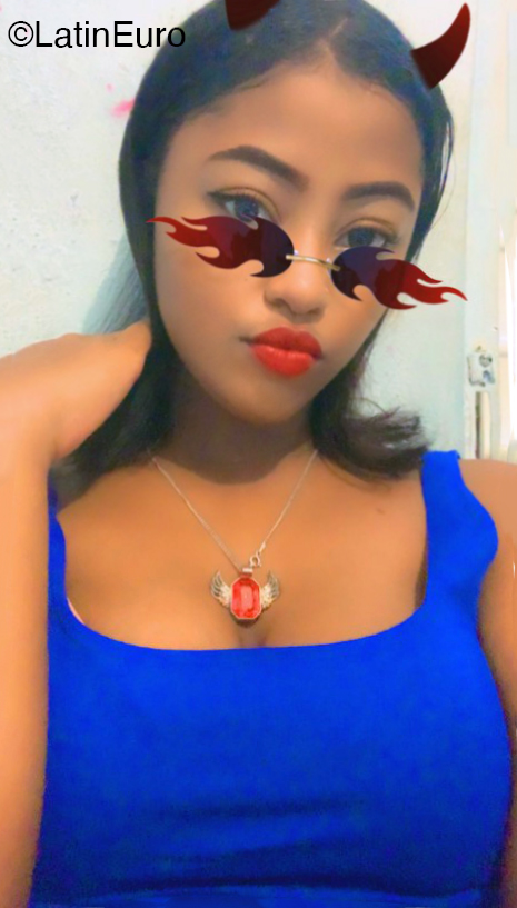 Date this foxy Dominican Republic girl Anaibels from Santiago DO43655