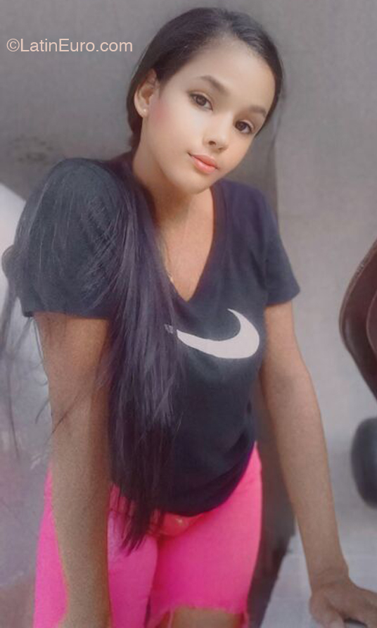 Date this gorgeous Dominican Republic girl Lisanna from Santiago DO43934