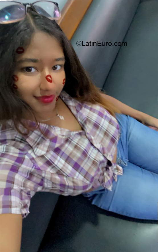 Date this sultry Dominican Republic girl Gabriela from Santo Domingo DO44014