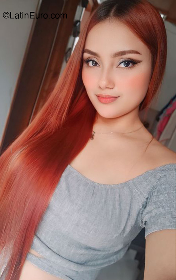 Date this pretty Colombia girl Yerli from Bogota CO32326