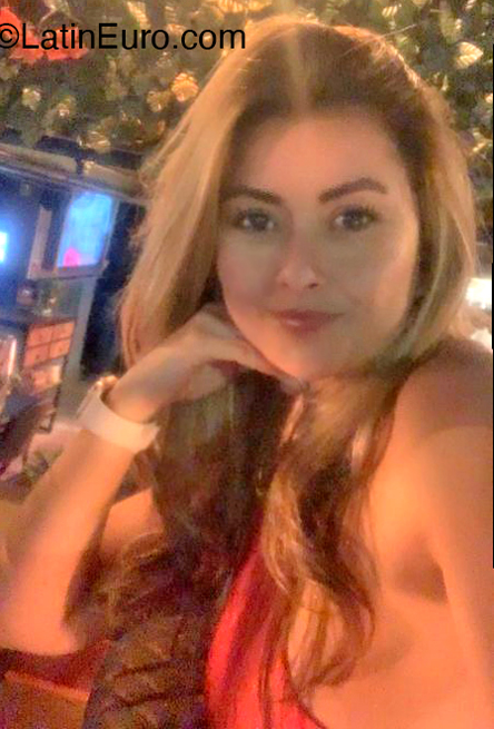 Date this charming Colombia girl Maria from Bogota CO32471