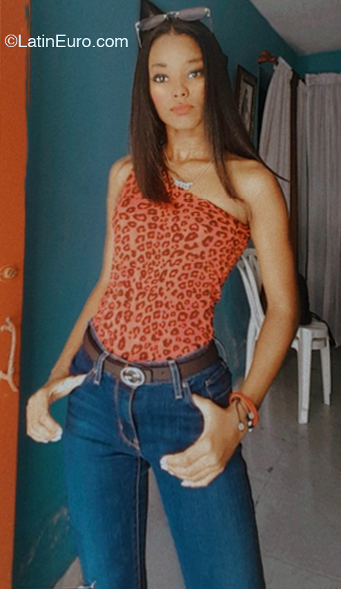 Date this beautiful Dominican Republic girl Maria from San Cristóbal  (san Cristóbal) DO46536