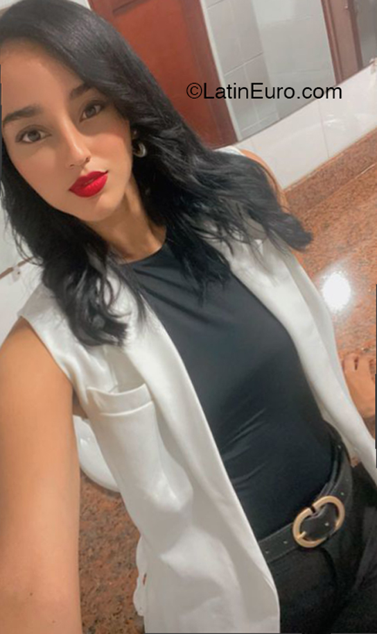 Date this stunning Dominican Republic girl Yanibel from Santo Domingo DO46545
