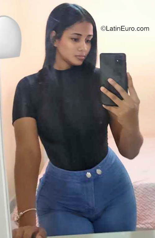 Date this sultry United States girl Angela from Santo Domigno DO46647