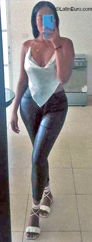 Date this athletic Colombia girl Nayelly from Bogota CO32495