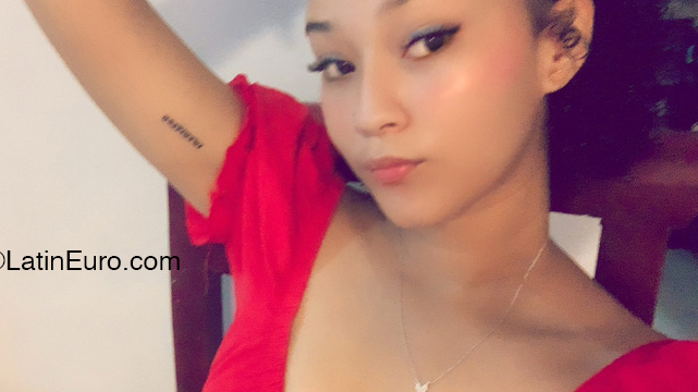Date this foxy Dominican Republic girl Birginia from Fájanos DO46845