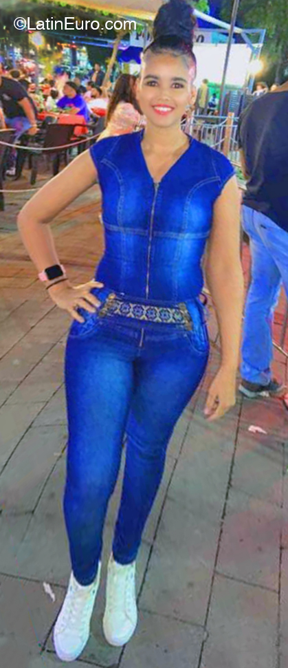 Date this georgeous Dominican Republic girl Mara from Santo Domingo DO47607