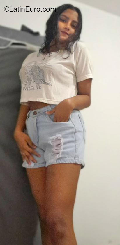 Date this lovely Colombia girl Fernanda from Bogota CO32579