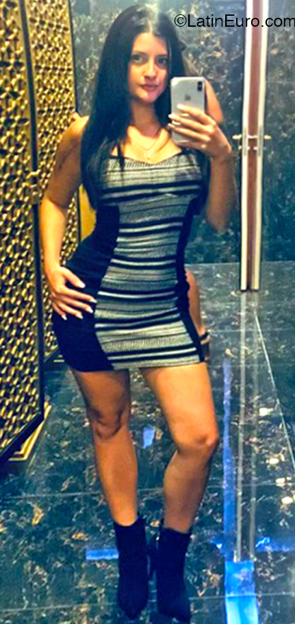 Date this nice looking Argentina girl Agatha8 from Buenos Aires AR943