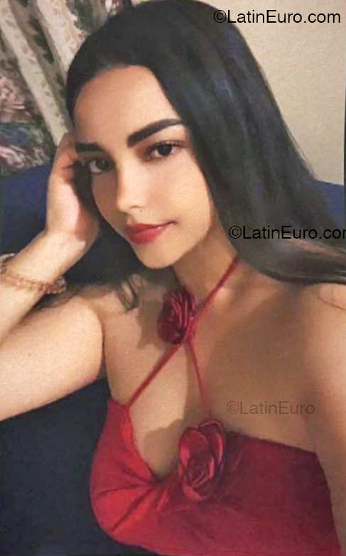 Date this sensual Dominican Republic girl Emili from Santo Domingo DO52048