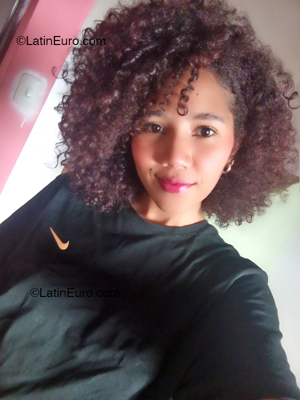 Date this cute Venezuela girl Indiri from Caracas VE4889