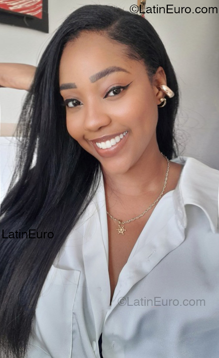 Date this sensual Colombia girl Vivian from Turbo CO32938