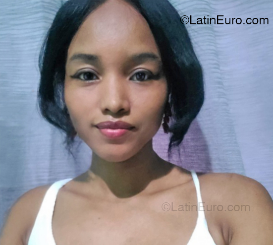 Date this young Honduras girl Lizeth from San Pedro Sula HN2970