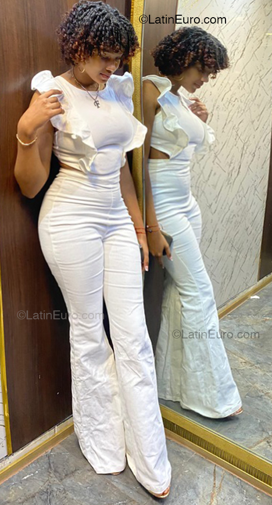 Date this charming Dominican Republic girl Fray from San Pedro De Macorís DO52783
