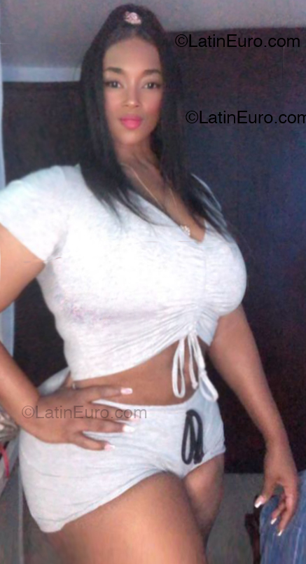 Date this charming Colombia girl Kmila from Armenia CO33573