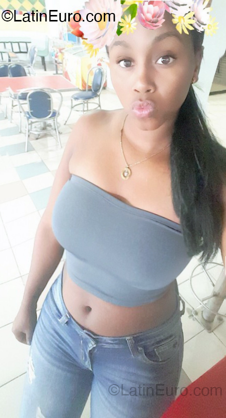 Date this voluptuous Dominican Republic girl Ismairi from Santiago De Los Caballeros DO52829