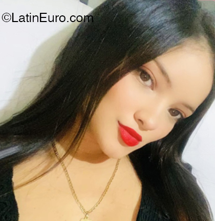 Date this gorgeous Colombia girl Mariana Serna from Cali CO33000