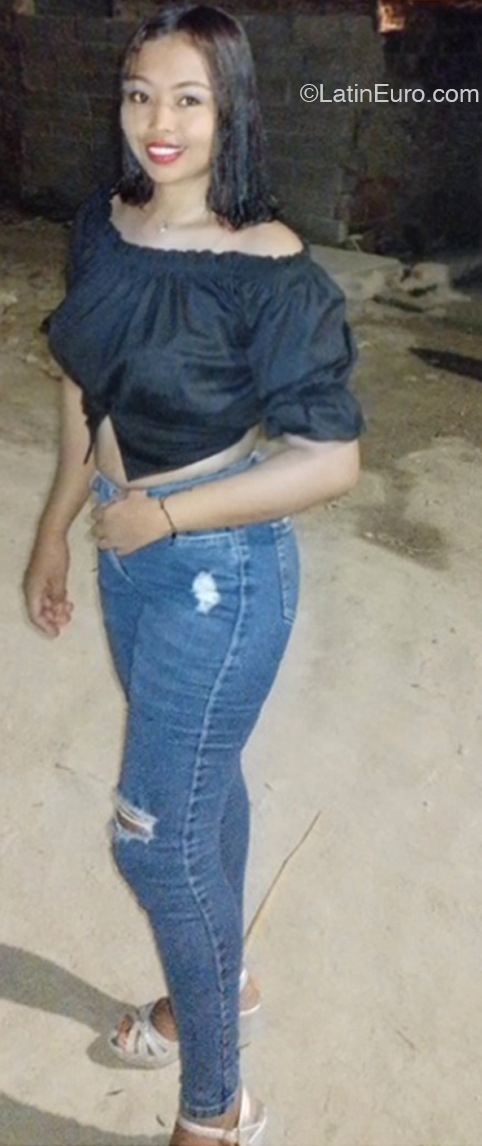 Date this fun Colombia girl Grey from Barranquilla CO33029