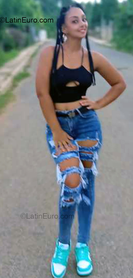 Date this tall United States girl Enana from Fort Lauderdale US24341