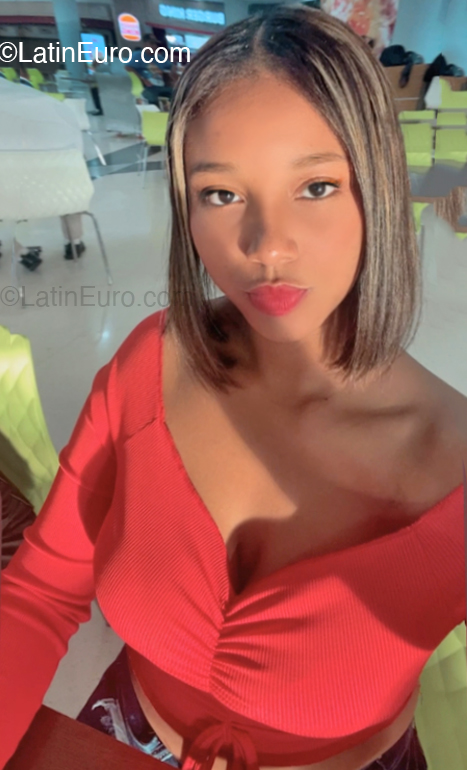 Date this good-looking Dominican Republic girl Paula from Santiago DO53595