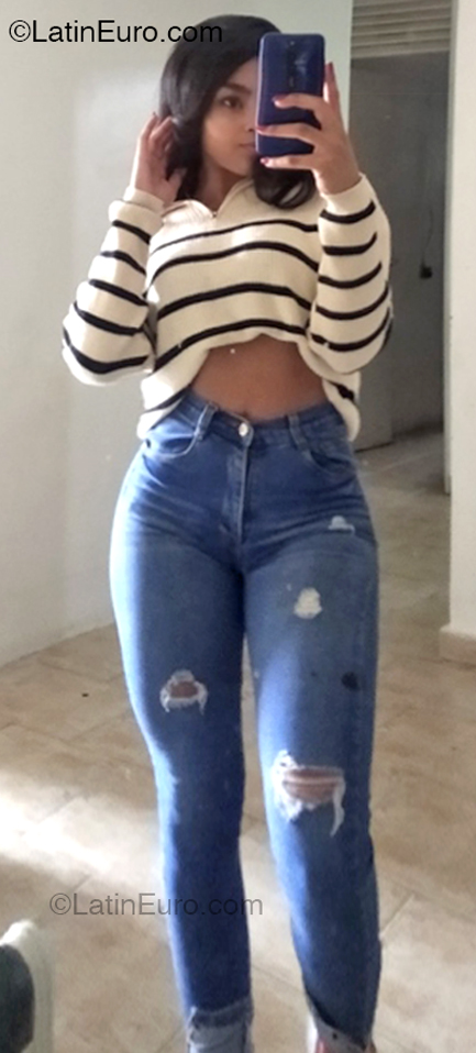 Date this sensual Venezuela girl Ashly from Caracas VE5057