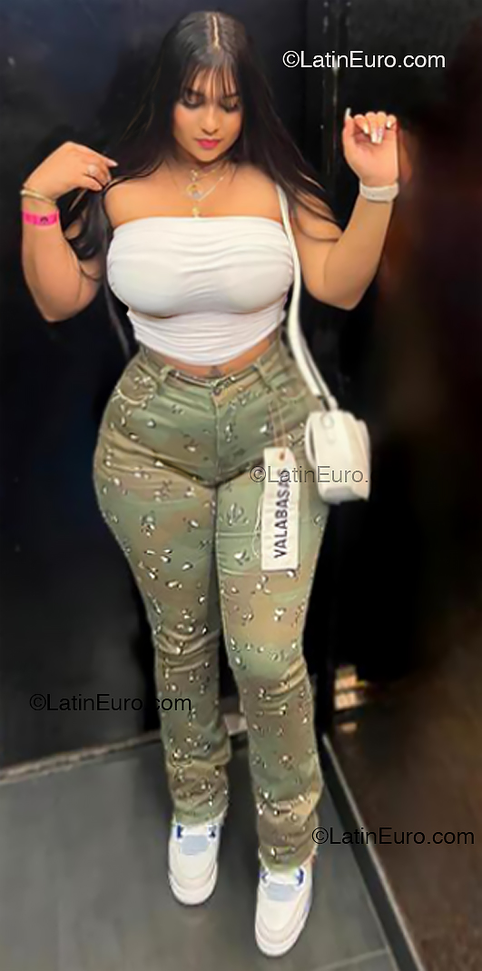 Date this passionate Dominican Republic girl Paola from Santo Domingo DO53770