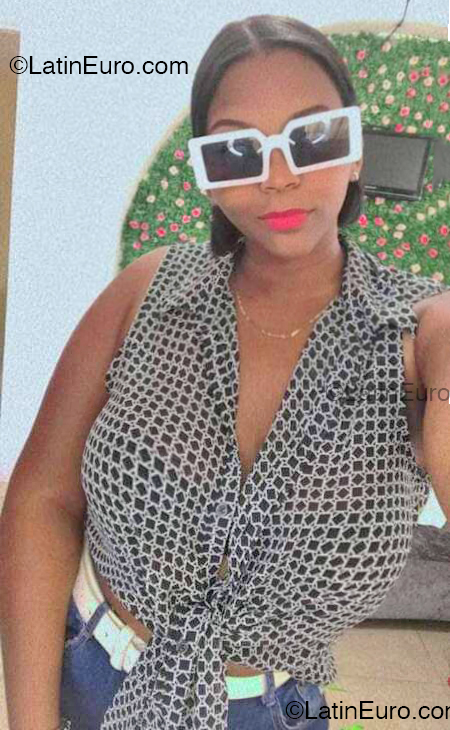 Date this attractive Dominican Republic girl Dilenia from Santiago DO53889