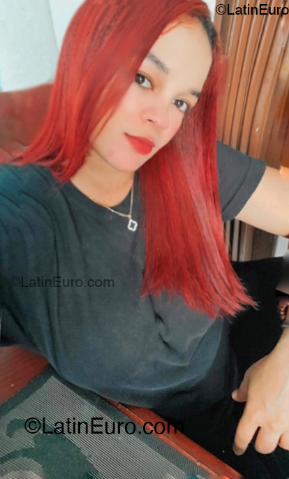 Date this tall Dominican Republic girl Cartera from Santo Domingo DO53925