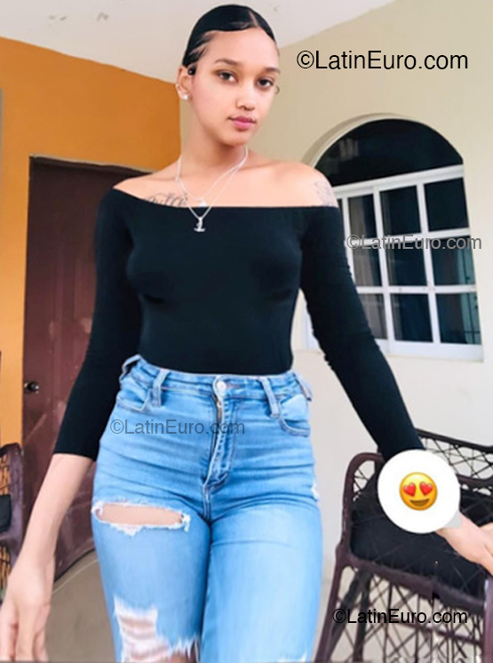Date this sensual Dominican Republic girl Dary from Santo Domingo DO54010