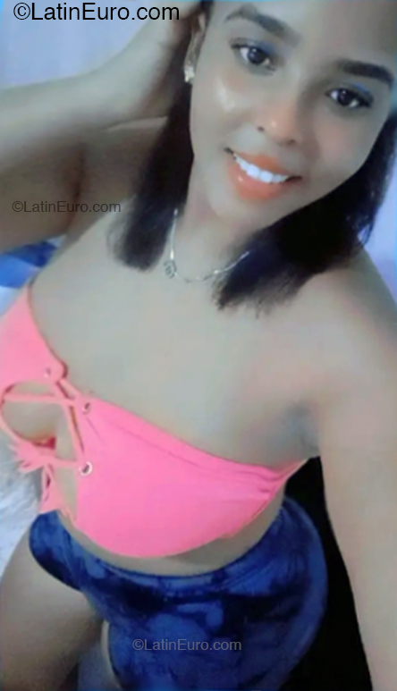 Date this sensual Dominican Republic girl Yajaira from Miches DO54030
