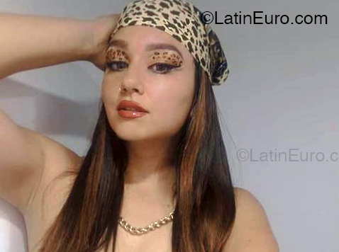 Date this attractive Venezuela girl Valeska from Maracay VE5095