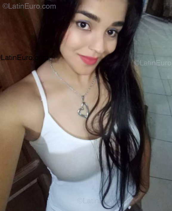Date this hot Argentina girl Amanda from Loreto AR985