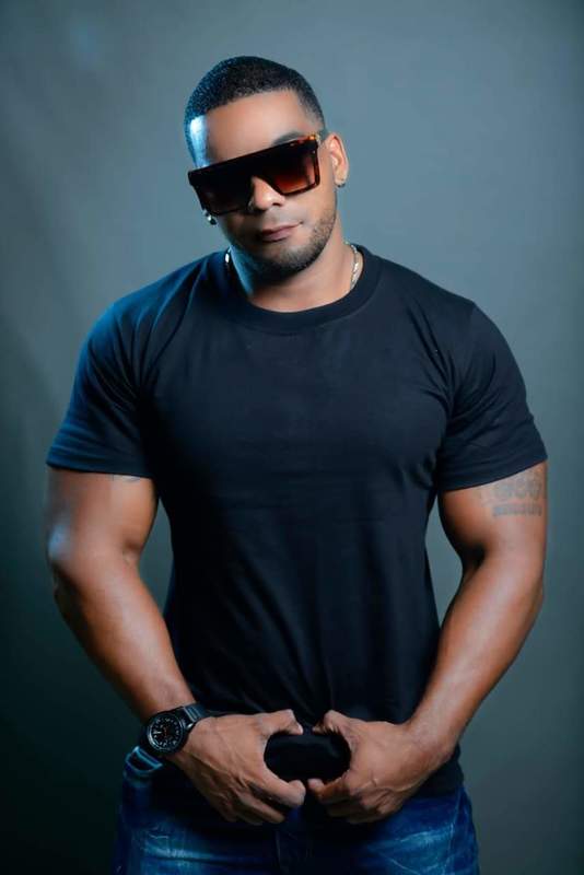 Date this nice looking Dominican Republic man Dariel from Santiago DO54145