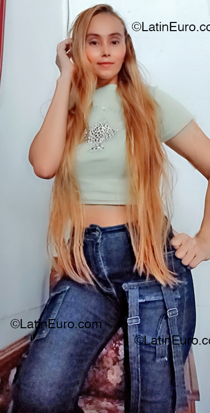 Date this young Colombia girl Sofia from Bogota CO33233