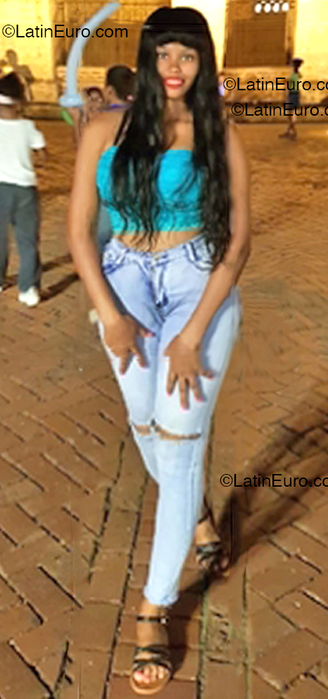 Date this sultry Dominican Republic girl Amaya from Santo Domingo DO54450